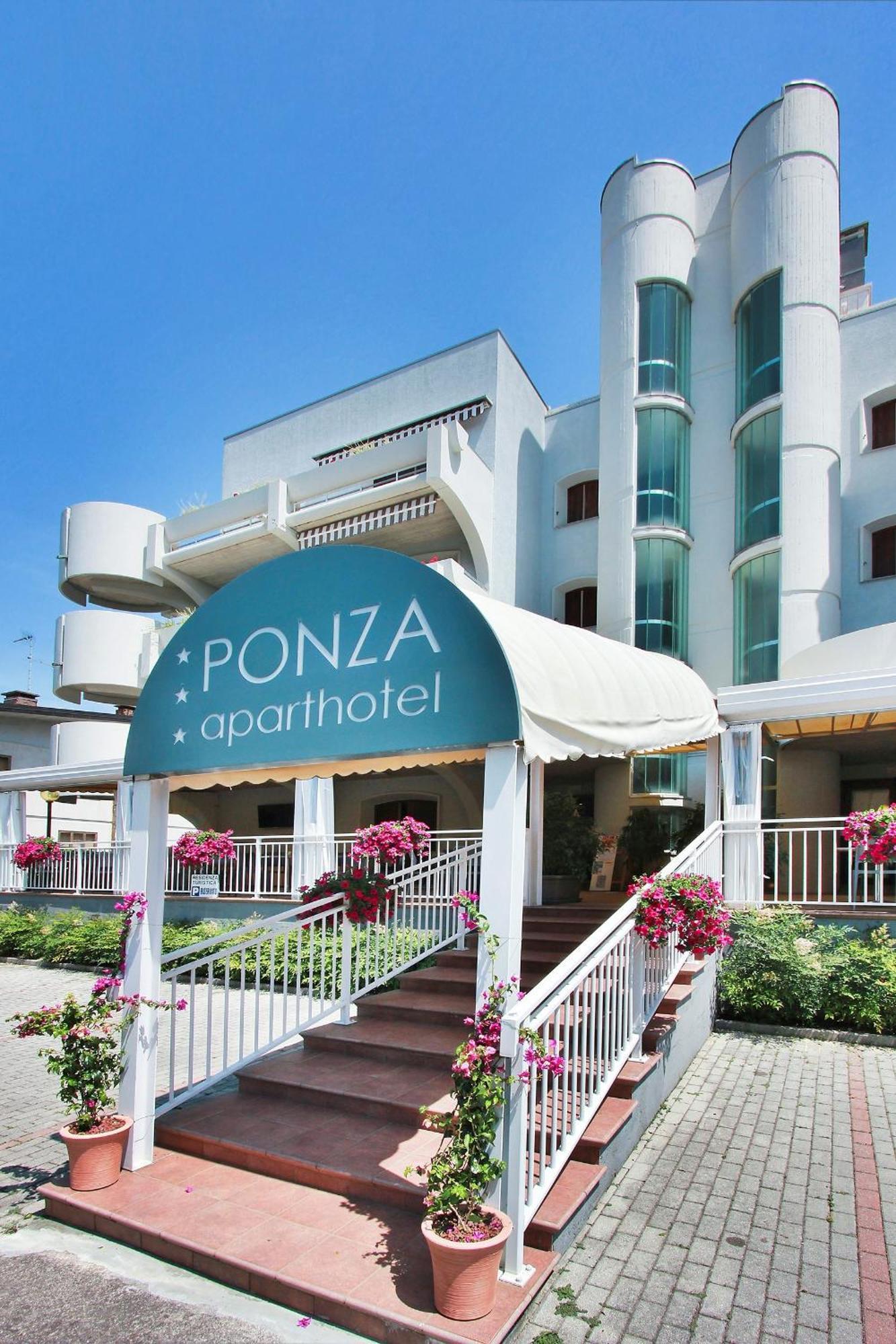 Aparthotel Ponza Lignano Sabbiadoro Exterior foto