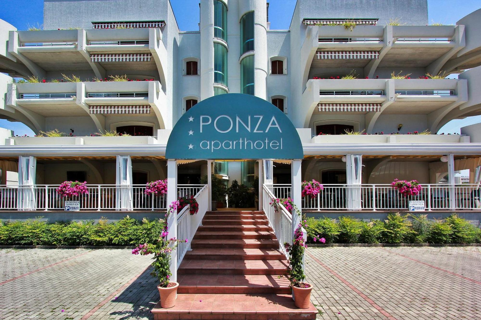 Aparthotel Ponza Lignano Sabbiadoro Exterior foto