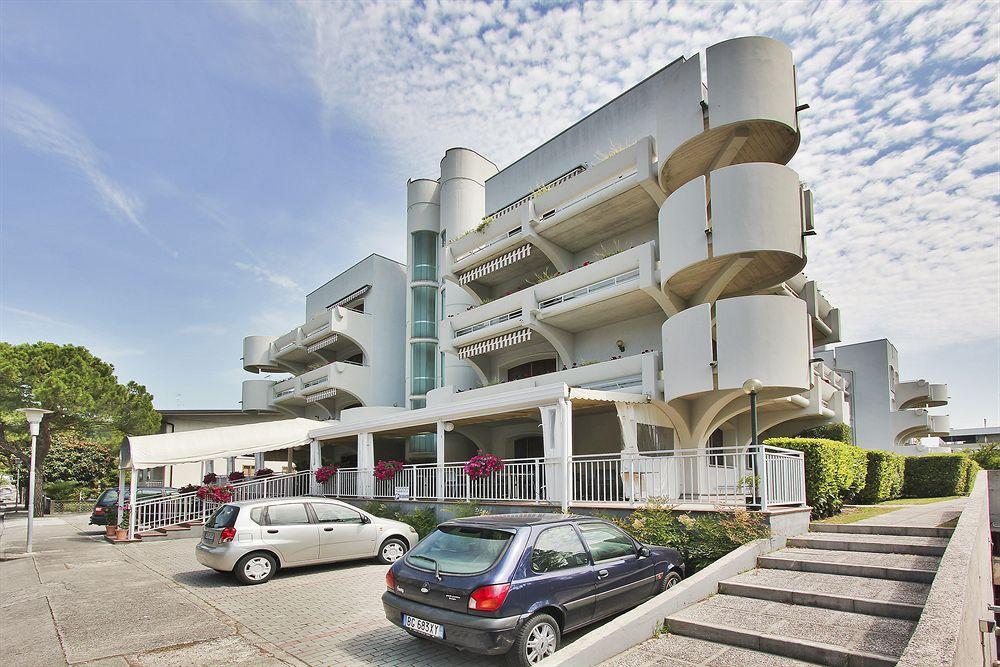 Aparthotel Ponza Lignano Sabbiadoro Exterior foto