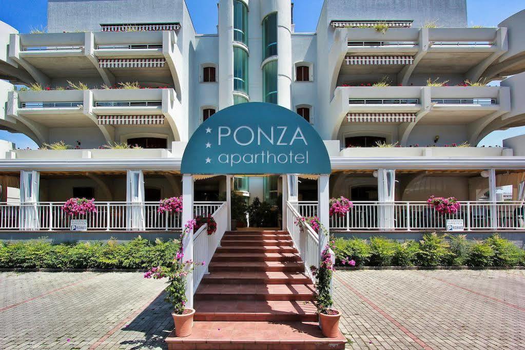 Aparthotel Ponza Lignano Sabbiadoro Exterior foto